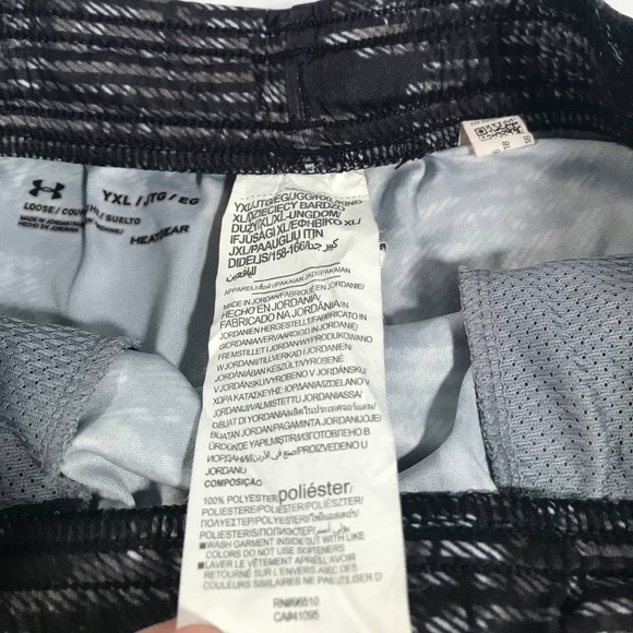 Kidsβ Under Armour Large Logo Graphic Patterned Shorts Size XL - Picture 4 of 7